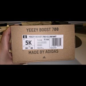 Yeezy Boost 700 V2 canta infants